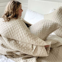 Carregar imagem no visualizador da galeria, Bamboo Cotton Quilted Coverlet, Twin - Sand
