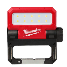 Carregar imagem no visualizador da galeria, Milwaukee 2114-21 REDLITHIUM™ USB ROVER™ Pivoting Flood Light
