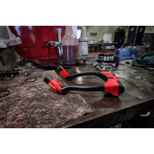 Carregar imagem no visualizador da galeria, Milwaukee 2117-21 REDLITHIUM USB 400L Neck Light
