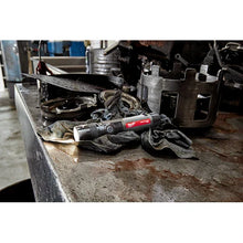 Carregar imagem no visualizador da galeria, Milwaukee 2161-21 Redlithium™ USB 1100L Twist Focus Flashlight
