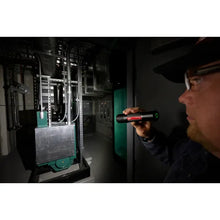 Carregar imagem no visualizador da galeria, Milwaukee 2162-21 REDLITHIUM USB 2,000L Slide Focus Flashlight
