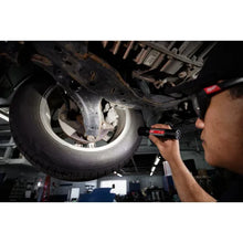 Carregar imagem no visualizador da galeria, Milwaukee 2162-21 REDLITHIUM USB 2,000L Slide Focus Flashlight
