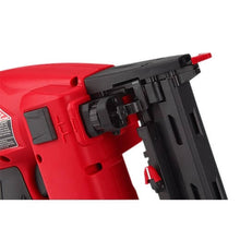 Carregar imagem no visualizador da galeria, Milwaukee 2749-20 M18 FUEL™ 18 GAUGE 1/4" Narrow Crown Stapler (Tool Only)
