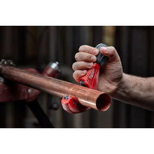 Carregar imagem no visualizador da galeria, Milwaukee 48-22-4252 1-1/2" Constant Swing Copper Tubing Cutter
