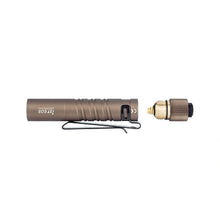 Carregar imagem no visualizador da galeria, OLIGHT I3TDT1 i3T EOS Small Flashlight - Desert Tan
