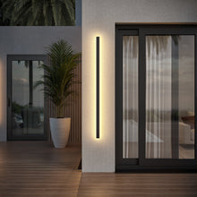 Load image into Gallery viewer, Svelte Outdoor Linear Lamp
