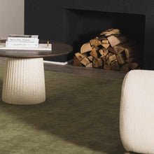 Carregar imagem no visualizador da galeria, Brockton Solid Sage Green Wool Rug
