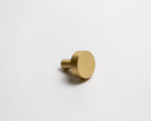 Cargar imagen en el visor de la galería, Stout Knob
