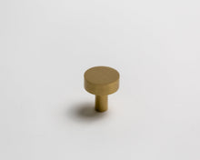 Cargar imagen en el visor de la galería, Stout Knob
