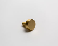 Cargar imagen en el visor de la galería, Stout Knob

