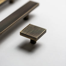 Carregar imagem no visualizador da galeria, Rail, Antique Brass Cabinet Pulls
