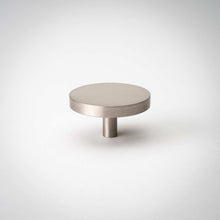 Cargar imagen en el visor de la galería, Rondelle, Solid Brass Cabinet Knobs
