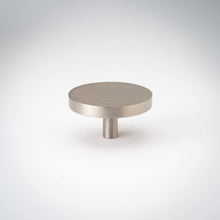 Cargar imagen en el visor de la galería, Rondelle, Solid Brass Cabinet Knobs
