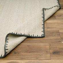 Carregar imagem no visualizador da galeria, Ayumu Off White Hand Woven Wool Area Rug
