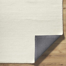 Carregar imagem no visualizador da galeria, Ayumu Ivory Area Rug
