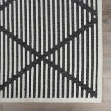 Carregar imagem no visualizador da galeria, Anah 3D Black Outdoor Rug

