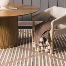 Carregar imagem no visualizador da galeria, Anah Cream Outdoor Rug
