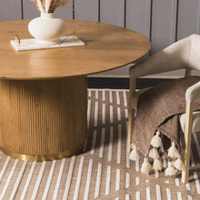 Carregar imagem no visualizador da galeria, Anah Cream Outdoor Rug
