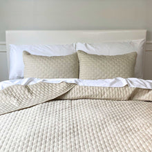 Carregar imagem no visualizador da galeria, Bamboo Cotton Quilted Coverlet, Twin - Sand
