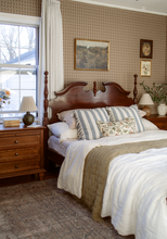 Carregar imagem no visualizador da galeria, Poet Wallpaper by Thoroughfare Design
