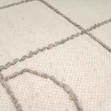 Cargar imagen en el visor de la galería, Tieve Black &amp; White Grid Wool Rug
