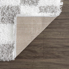 Carregar imagem no visualizador da galeria, Atira Gray Checkered Area Rug
