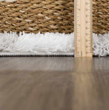 Carregar imagem no visualizador da galeria, Atira Gray Checkered Area Rug
