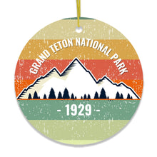 Carregar imagem no visualizador da galeria, Vintage Grand Teton National Park Ornament
