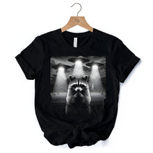 Carregar imagem no visualizador da galeria, Funny Raccoon UFO T-Shirt, Unisex Black Tee for Space Lover
