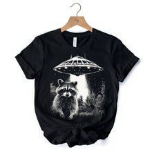 Carregar imagem no visualizador da galeria, Funny UFO Raccoon T-Shirt, Black Unisex Tee for Alien Enthusiasts
