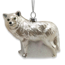 Carregar imagem no visualizador da galeria, Arctic Winter Wolf Christmas Ornament
