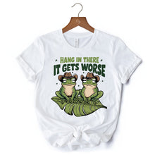 Carregar imagem no visualizador da galeria, Hang In There It Gets Worse T-Shirt, White and Natural Funny Frog Tee with Dark Millennial Humor
