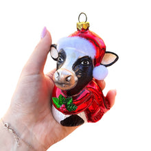 Carregar imagem no visualizador da galeria, Festive Cow in Wreath Blown Glass Christmas Ornament, Farmhouse Theme Tree Decoration
