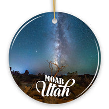 Carregar imagem no visualizador da galeria, Breathtaking Desert Town Moab Ornament, Utah Nature and Landscapes Travel Souvenir and Christmas Gift
