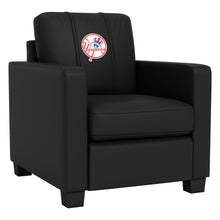 Load image into Gallery viewer, Dyno Stationary Club Chair with New York Yankees Secondary
