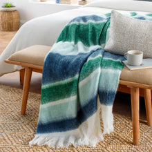 Carregar imagem no visualizador da galeria, Blue Green White Fleece Throw Blanket
