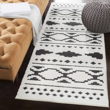 Carregar imagem no visualizador da galeria, Amoret Area Rug - Clearance
