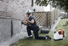 Carregar imagem no visualizador da galeria, Husqvarna 970493706 DM 540i Battery Powered Core Drill Kit
