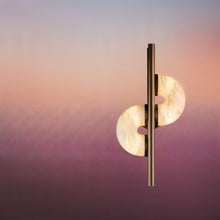 Carregar imagem no visualizador da galeria, Arya Alabaster Wall Lamp
