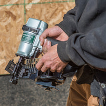 Carregar imagem no visualizador da galeria, Metabo HPT NV45AB2M 1-3/4 In. Coil Roofing Nailer
