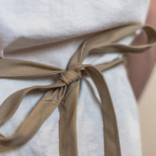 Carregar imagem no visualizador da galeria, Adult 2-Pocket Bib Apron

