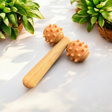Carregar imagem no visualizador da galeria, Bamboo Body Massage Tool with Silicone Rolling Head
