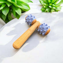 Carregar imagem no visualizador da galeria, Bamboo Body Massage Tool with Silicone Rolling Head
