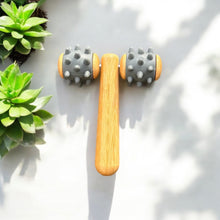Carregar imagem no visualizador da galeria, Bamboo Body Massage Tool with Silicone Rolling Head
