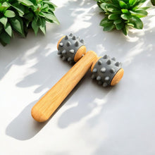 Carregar imagem no visualizador da galeria, Bamboo Body Massage Tool with Silicone Rolling Head
