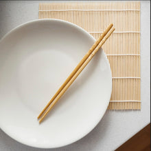 Carregar imagem no visualizador da galeria, Bamboo Chopsticks | Set of 2
