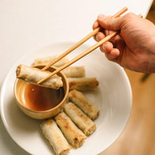 Carregar imagem no visualizador da galeria, Bamboo Chopsticks | Set of 2
