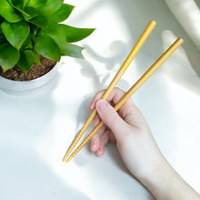 Carregar imagem no visualizador da galeria, Bamboo Chopsticks | Set of 2
