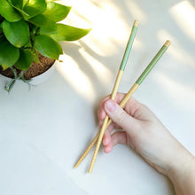Carregar imagem no visualizador da galeria, Bamboo Chopsticks | Set of 2
