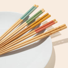 Carregar imagem no visualizador da galeria, Bamboo Chopsticks | Set of 2
